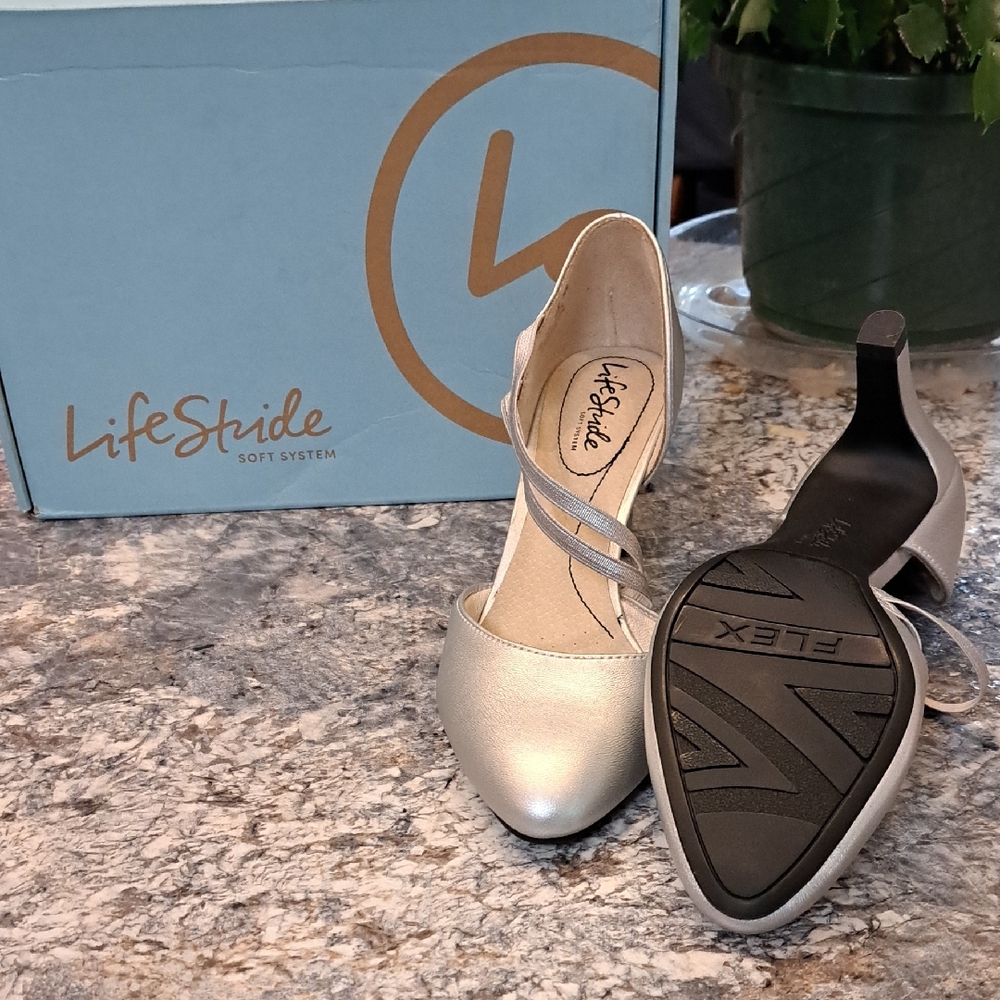 NWT Life Stride Women's Metallic Heels W/Box